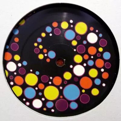 <a href=\'\'>Seuil</a> & <a href=\'\'>Tolga</a> - The Hope EP